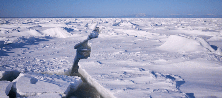 Faille dans la banquise de l'Antarctique.