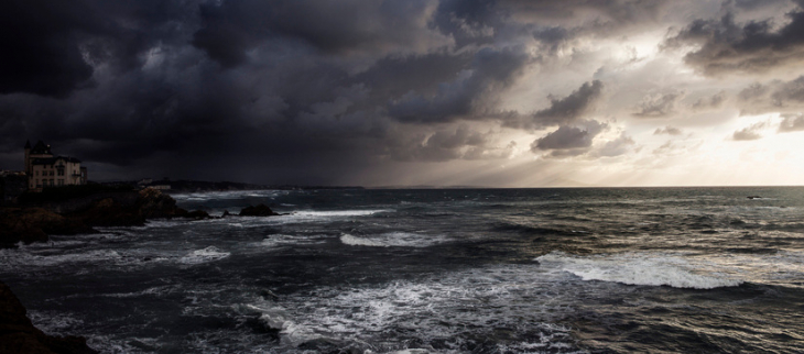 Ciel chargé sur la côte basque