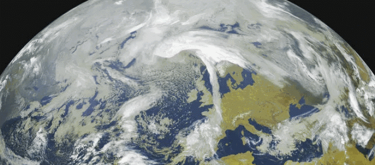 Image des satellites Meteosat-11 et METOP le 6 avril 2020 à 11h30 UTC - © Météo-France. On peut voir la France coupée en deux.